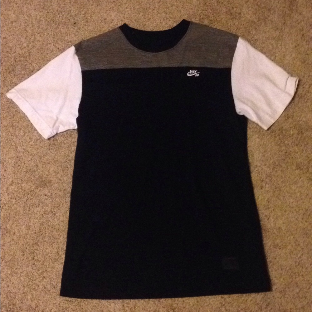 Men's Nike skateboarding shirt